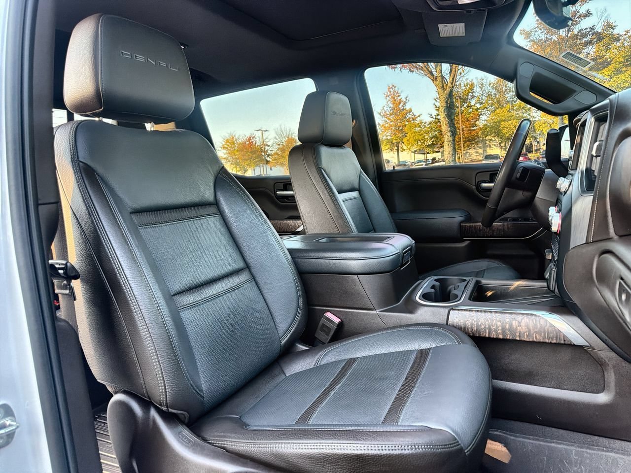 Used 2019 WHITE FROST TRICOAT GMC Denali image 23