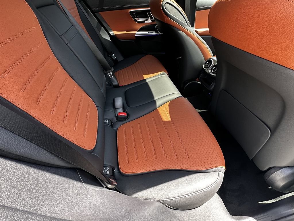 New 2026 Polar White Mercedes-Benz GLC 300 image 18