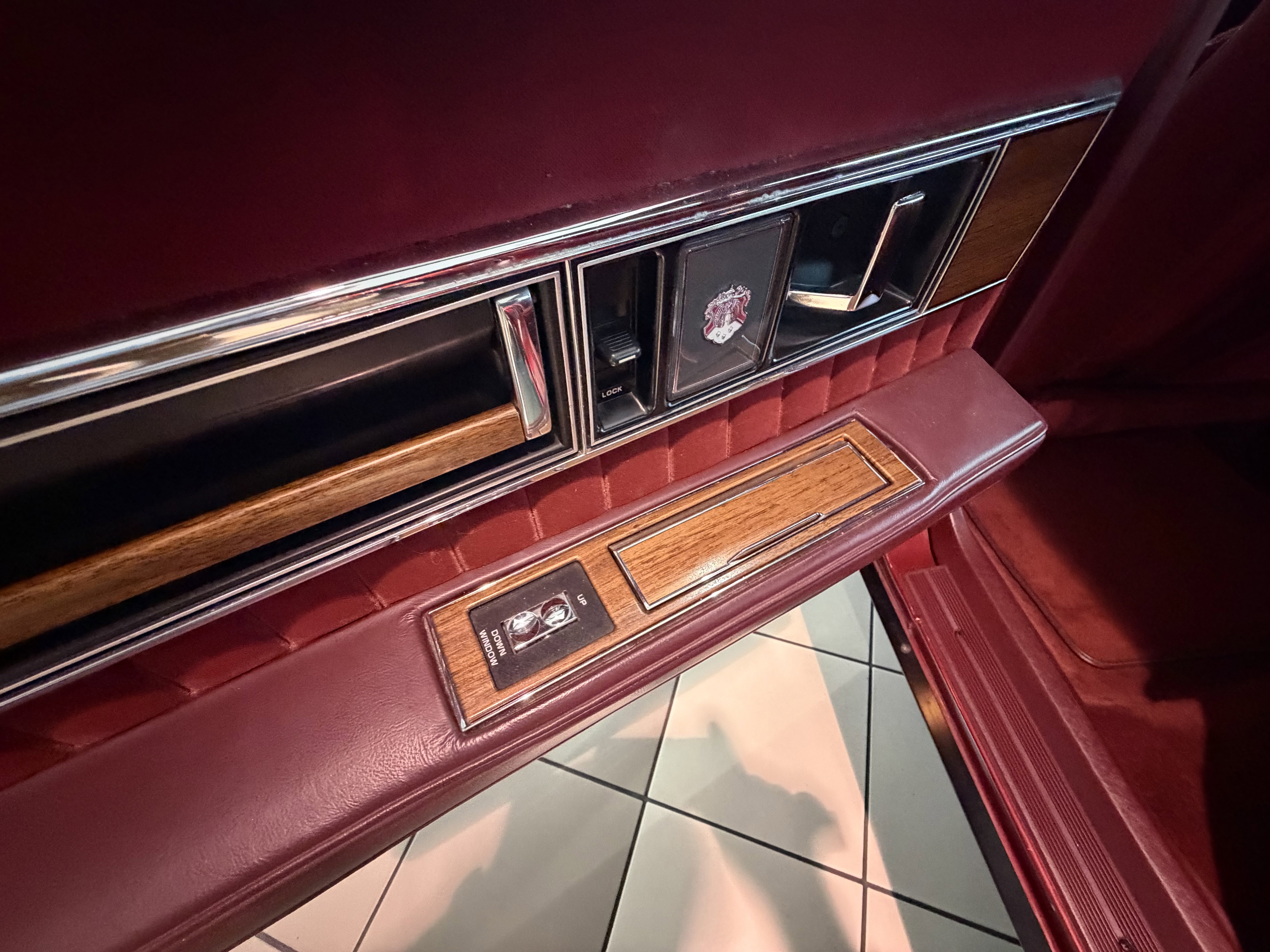 Used 1989 Burgandy Oldsmobile Regency Brougham image 18