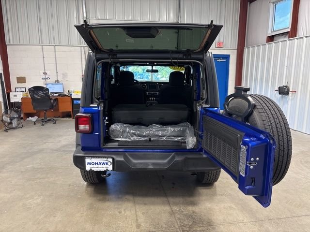 Used 2020 Ocean Blue Metallic Clearcoat Jeep Sport S image 17
