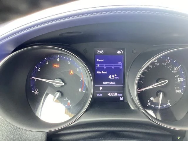 Used 2020 Silver Toyota XLE image 18