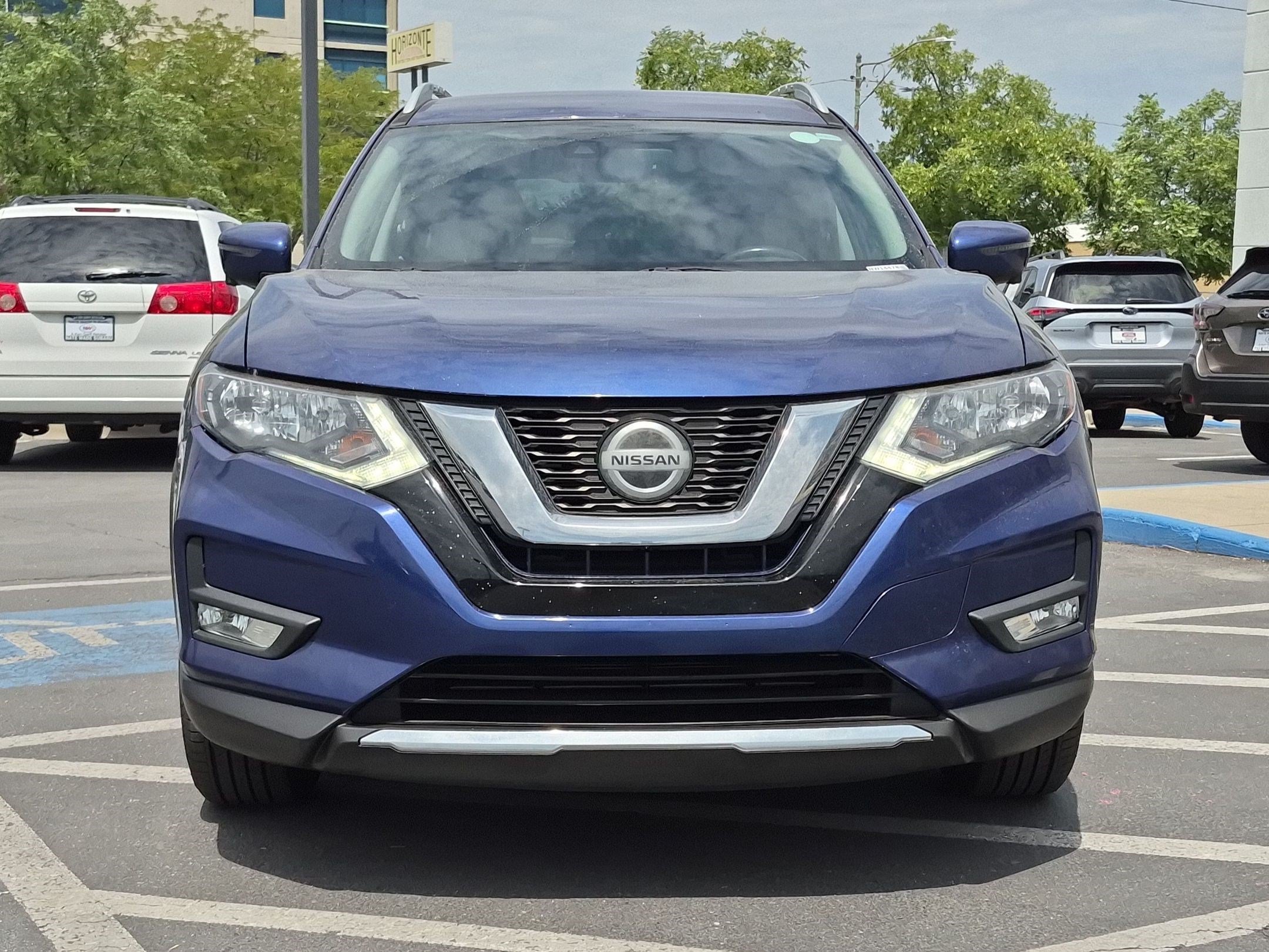 Used 2018 Caspian Blue Nissan SL image 9