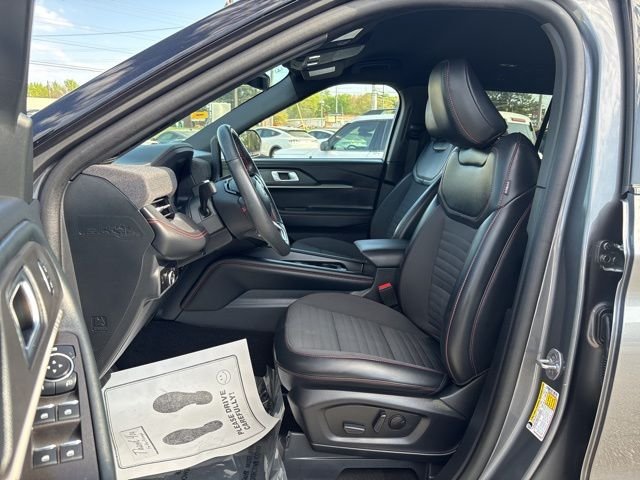 Used 2025 Gray Ford ST-Line image 12