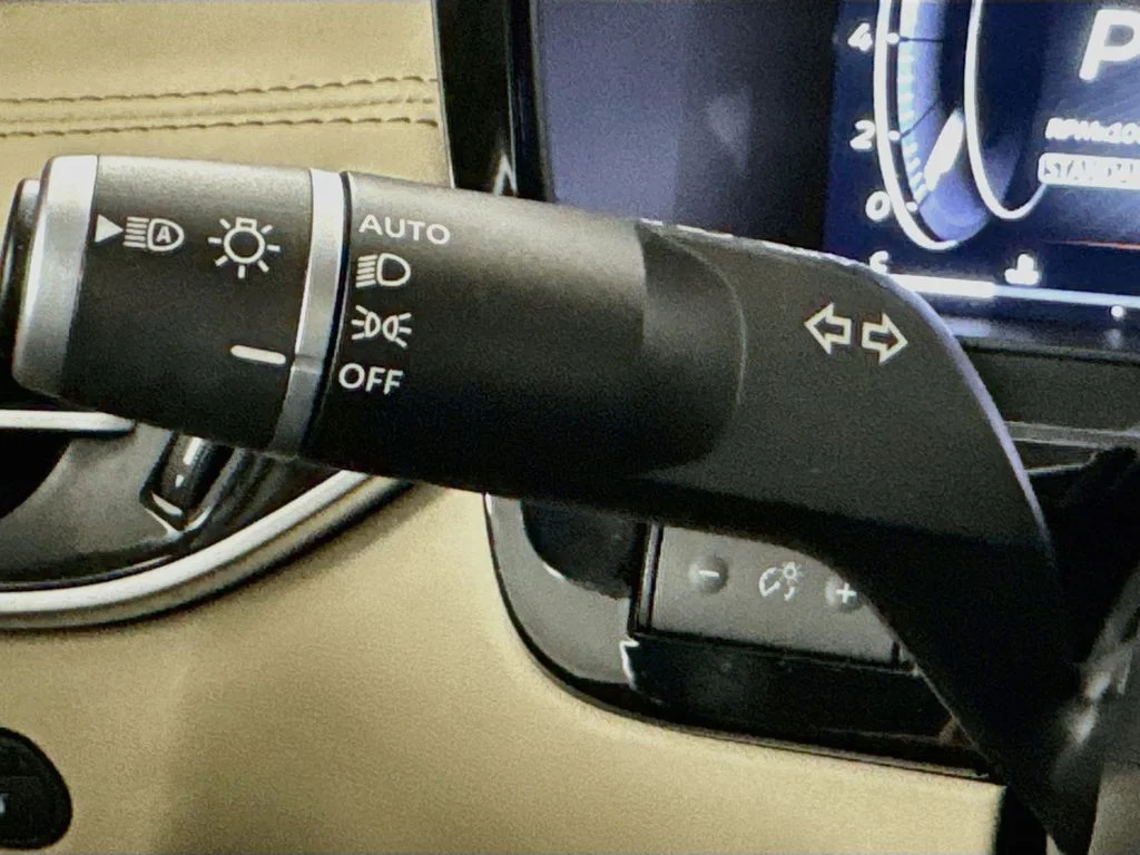 Certified Used 2024 Silver INFINITI LUXE image 15