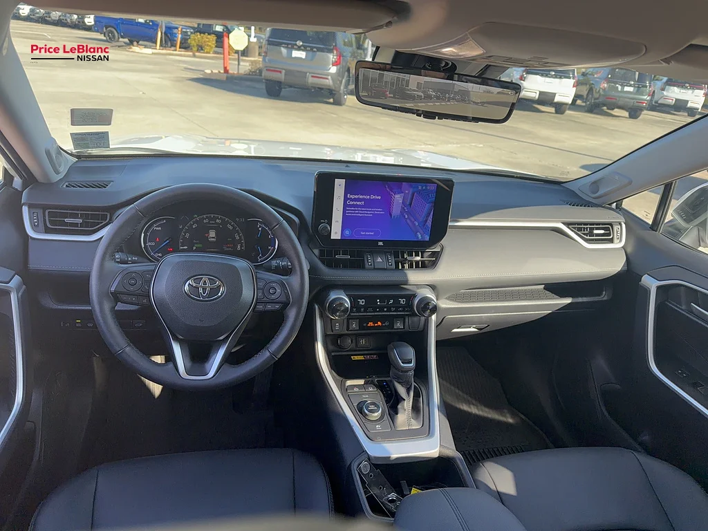 Used 2024  Toyota XLE Premium image 17