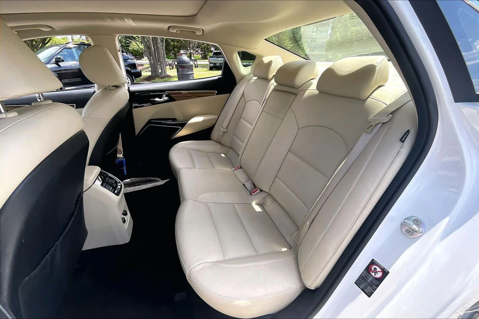 Used 2019 Snow White Pearl Kia Technology image 31