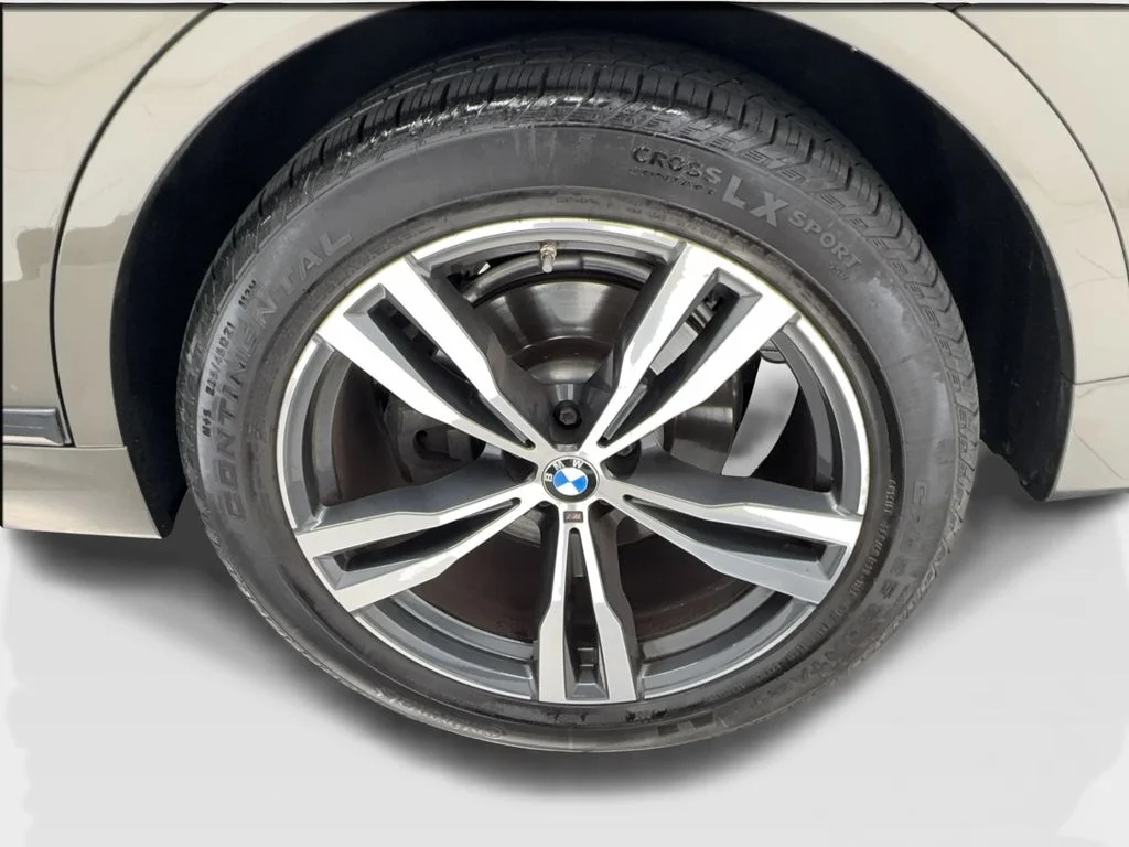 Used 2022 Green BMW xDrive40i image 11