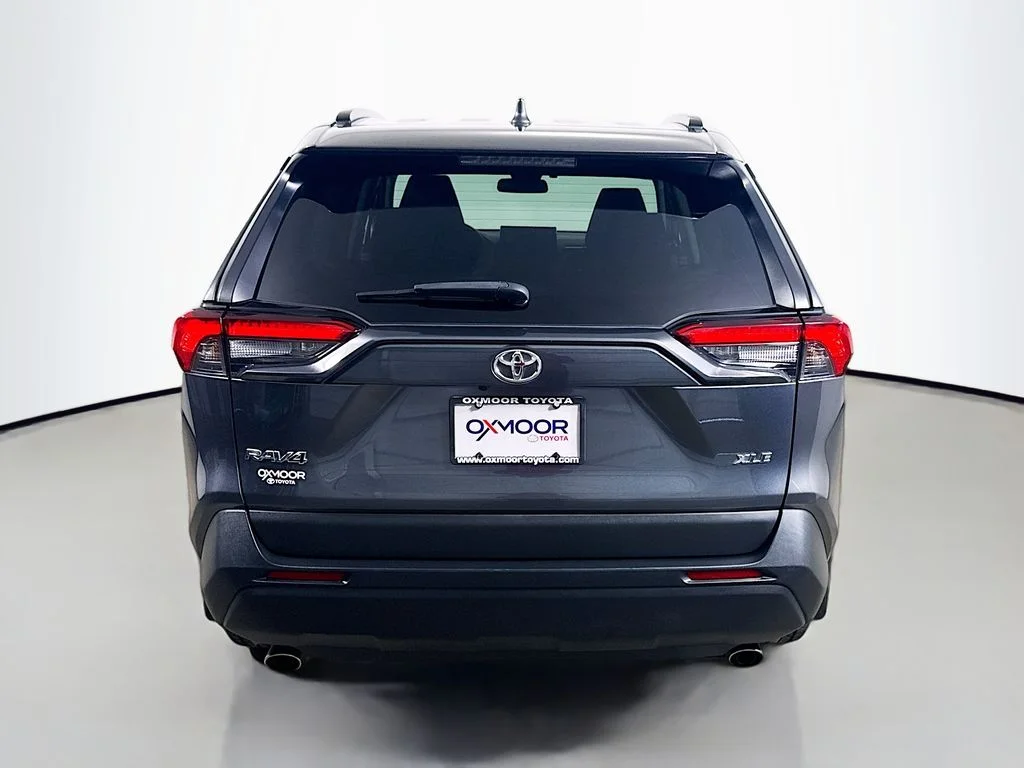 Used 2021 Magnetic Gray Metallic Toyota XLE image 6