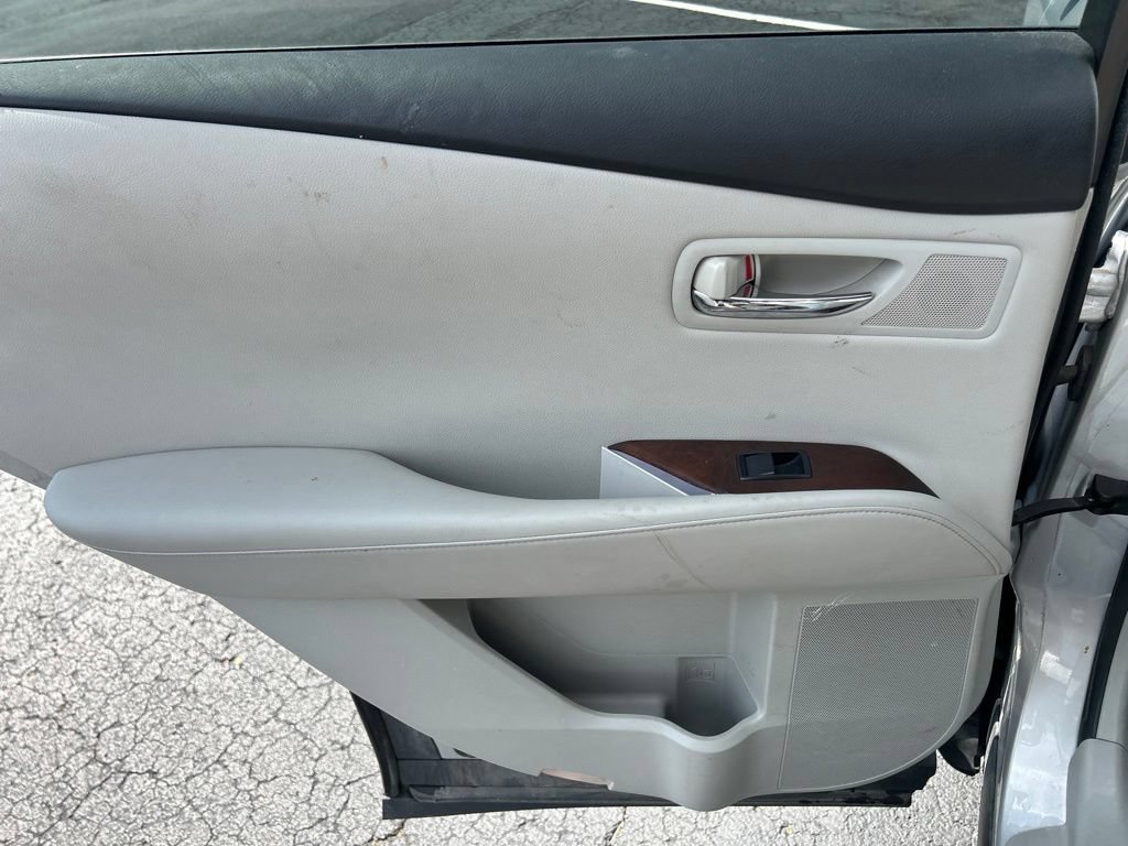 Used 2011 White Lexus  image 32