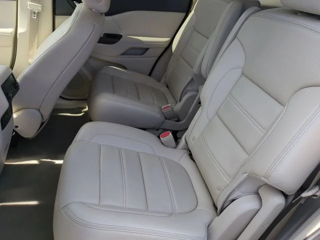 Used 2023 White GMC Denali image 22
