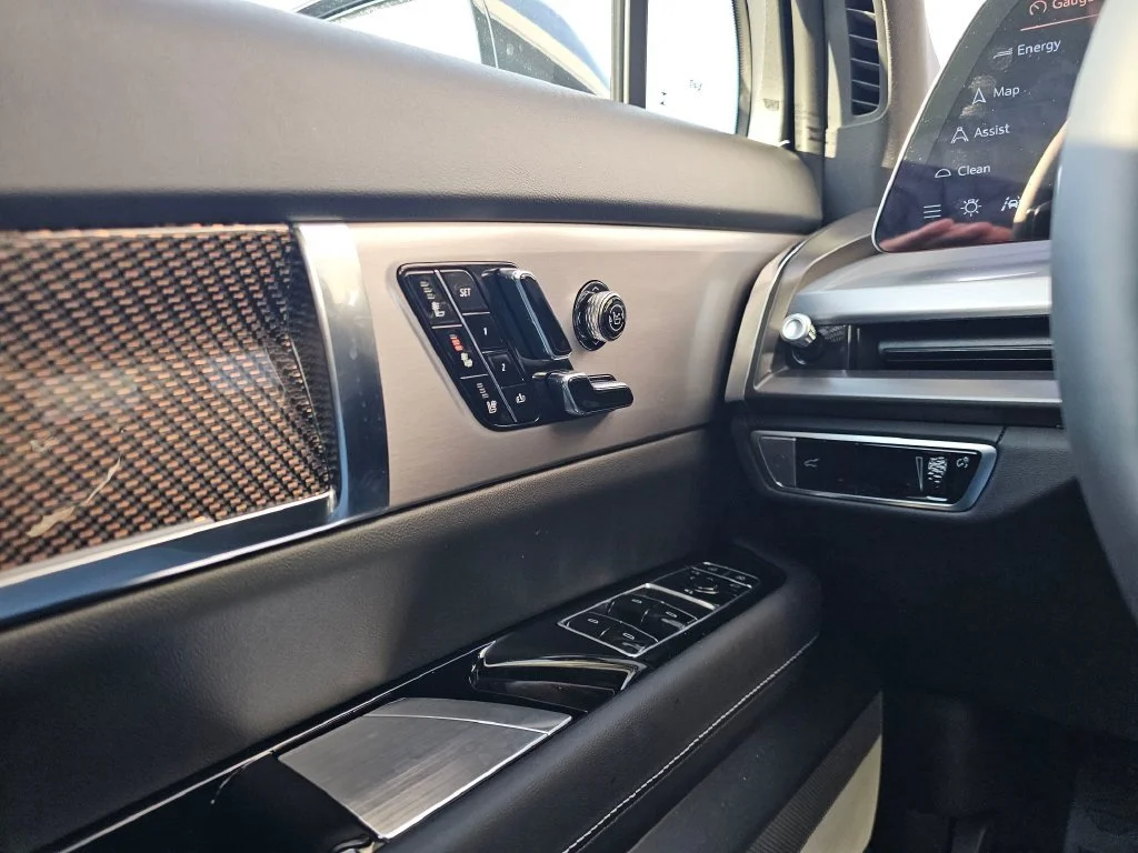 2027 Cadillac VISTIQ Sport - Photo 31