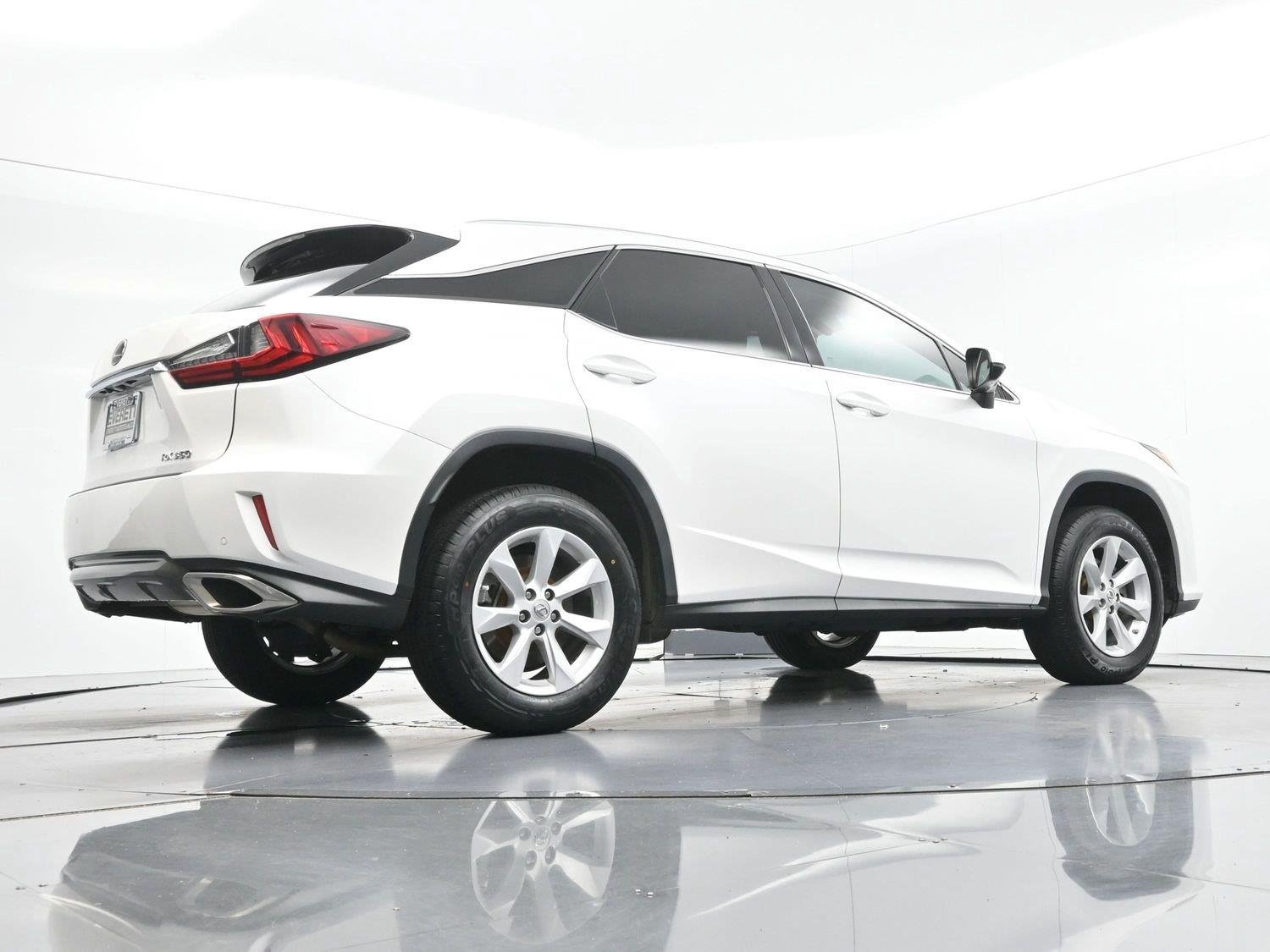 Used 2016 Eminent White Pearl Lexus FWD 4dr image 55
