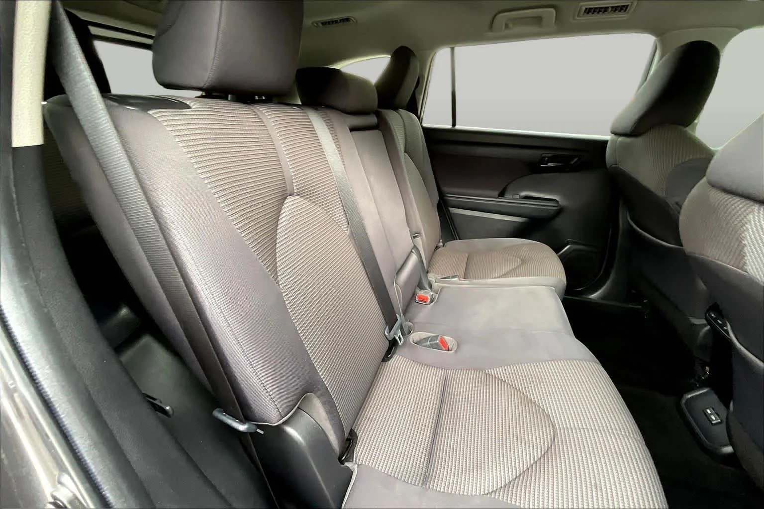 Used 2022 Magnetic Gray Metallic Toyota L image 20