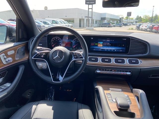 Certified Used 2026 Obsidian Black Metallic Mercedes-Benz GLE 350 4MATIC® image 11