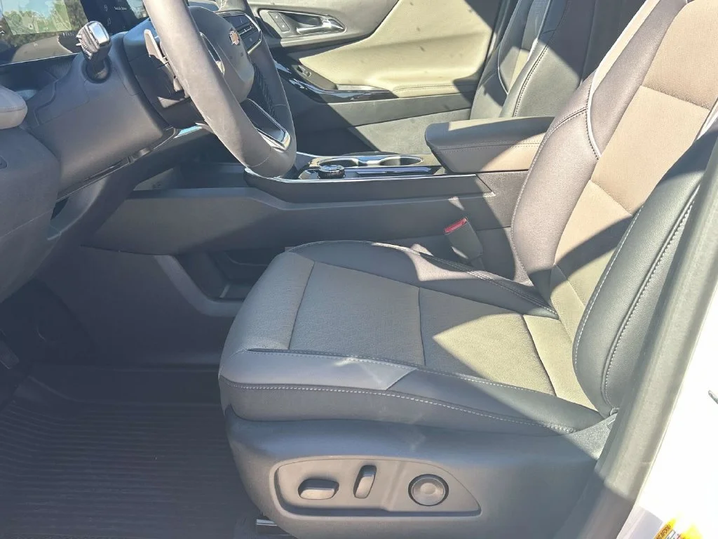 2027 Chevrolet Equinox LT - Photo 15