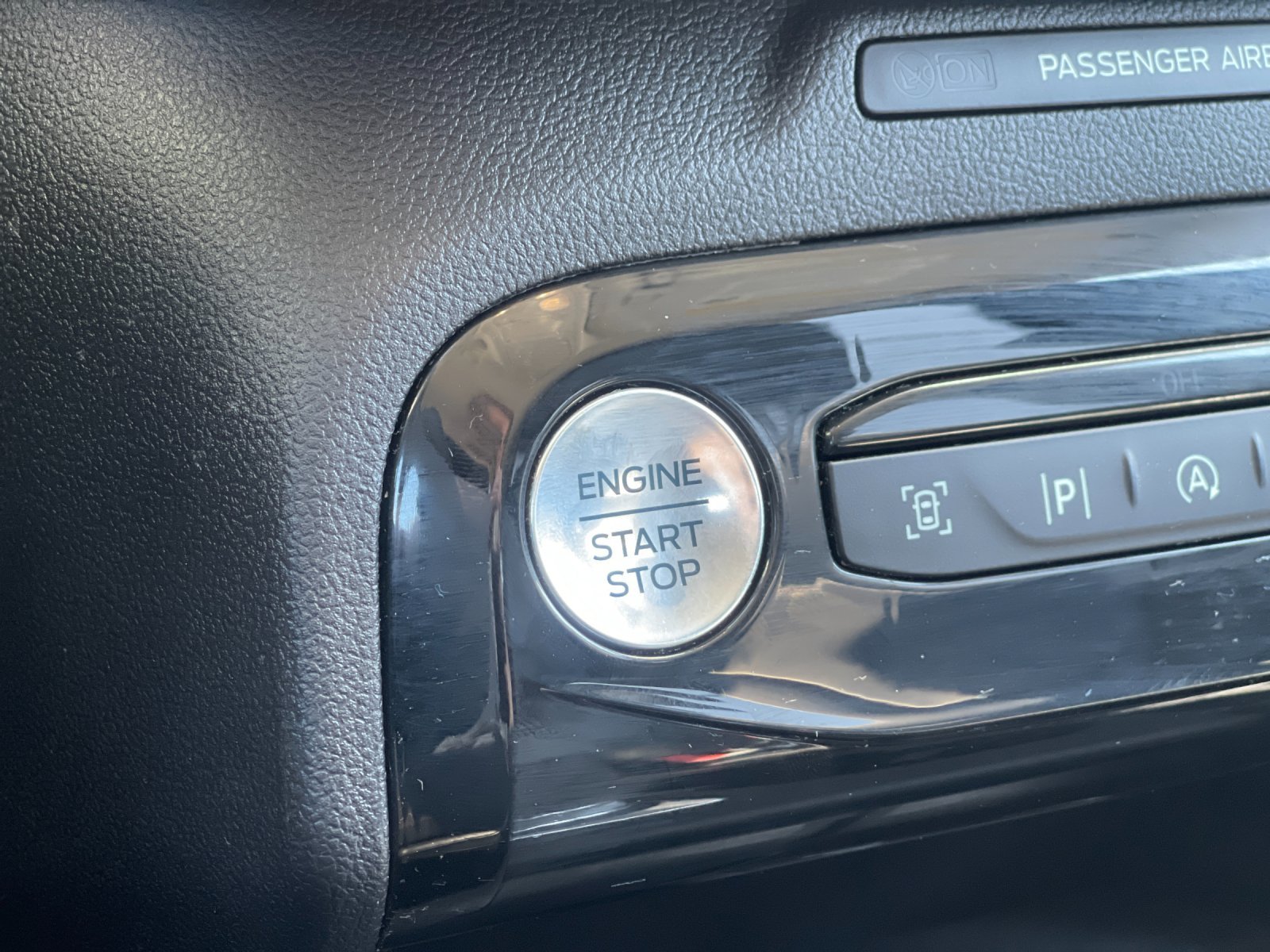 Used 2024  Ford Platinum image 24