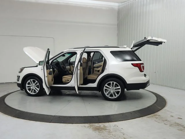 Used 2017 White Ford XLT image 13