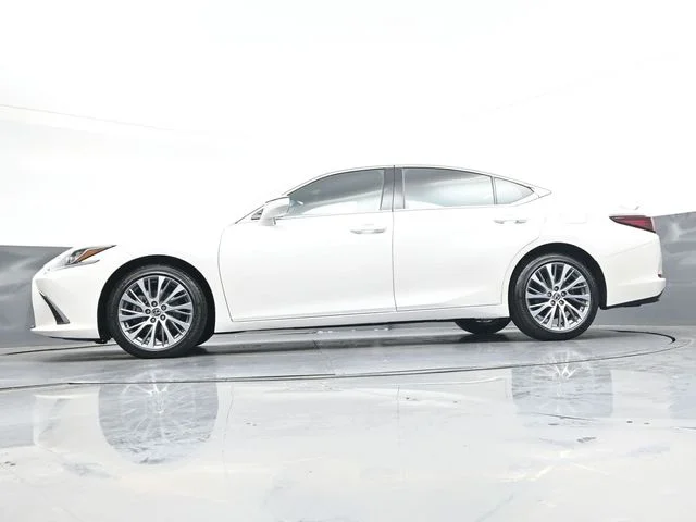 Used 2021 White Lexus 350 image 36