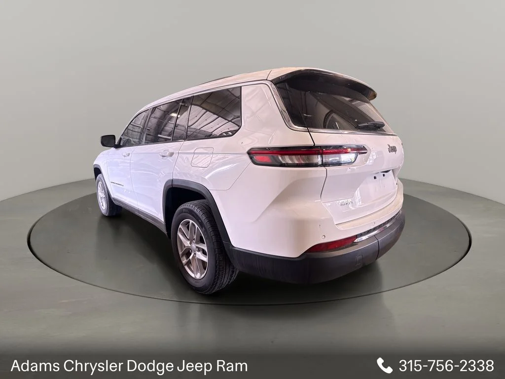 Used 2023 White Jeep Laredo image 4