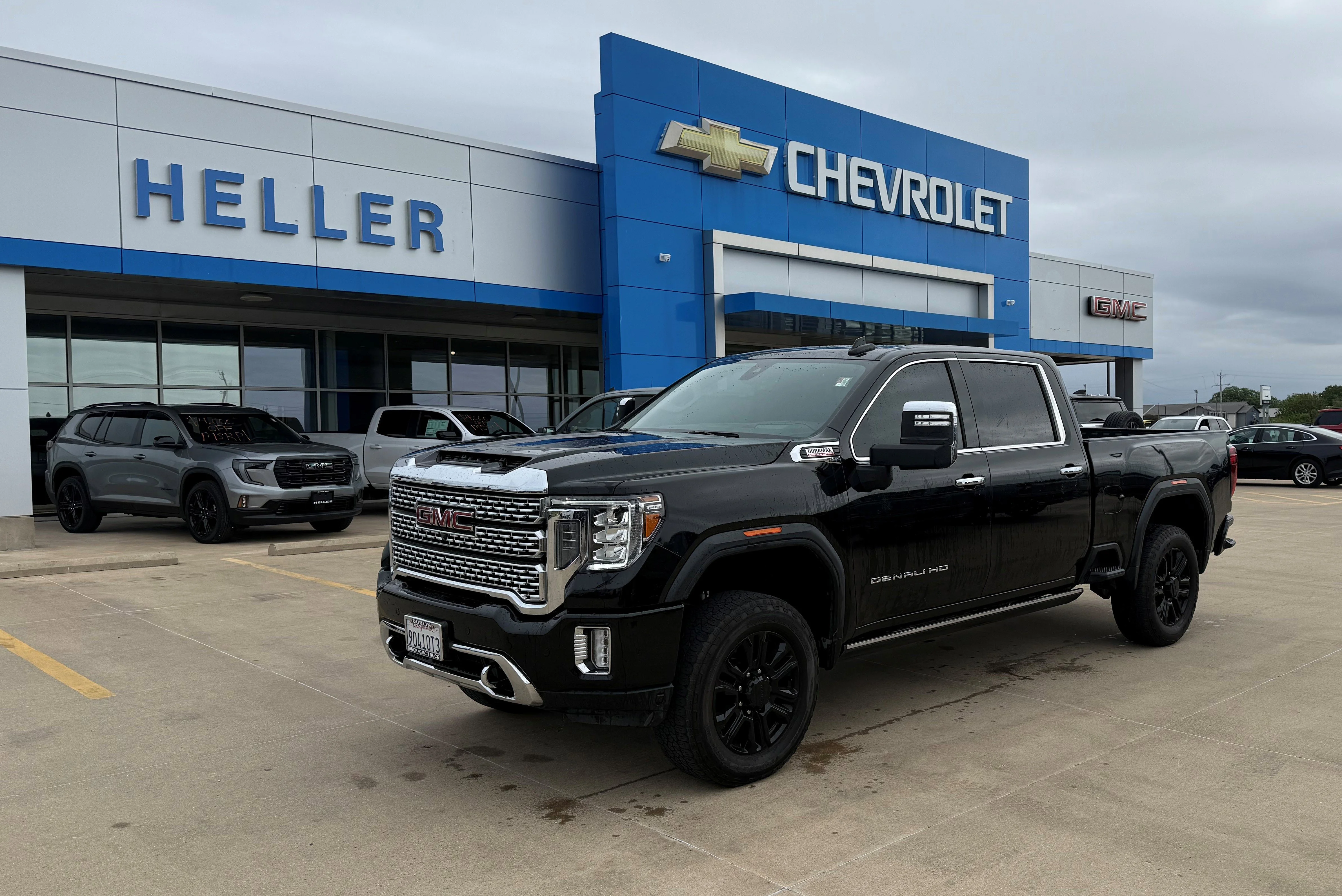 Used 2023 Ebony Twilight Metallic GMC Denali image 3
