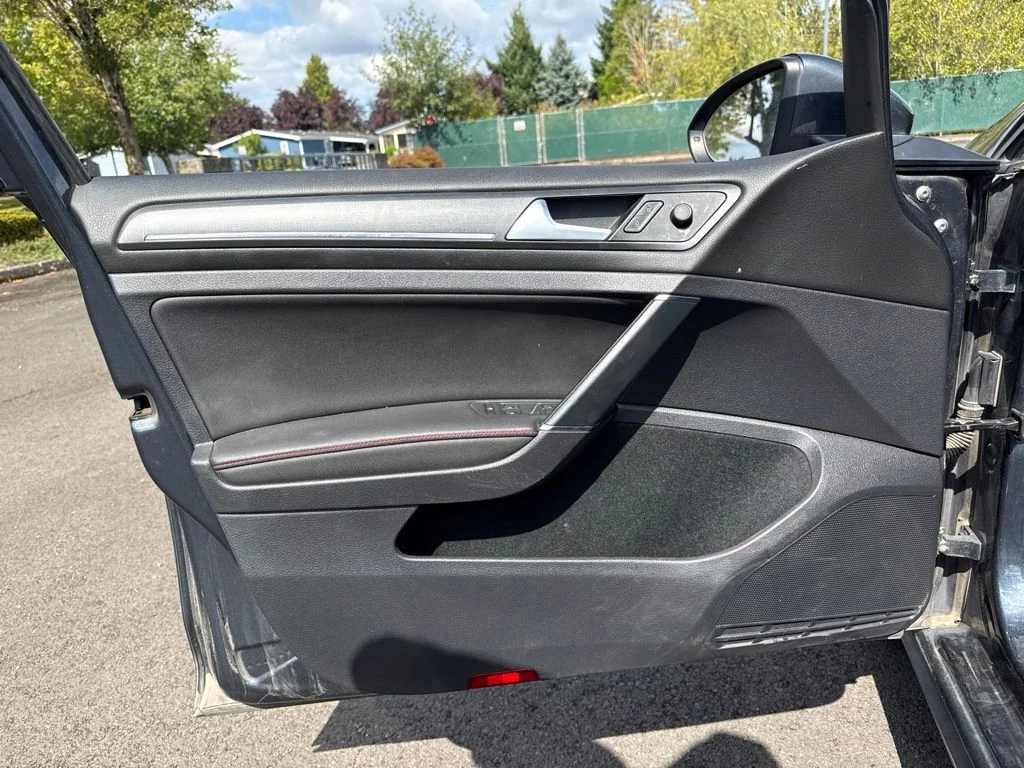 Used 2019 Night Blue Metallic Volkswagen 2.0T SE image 17