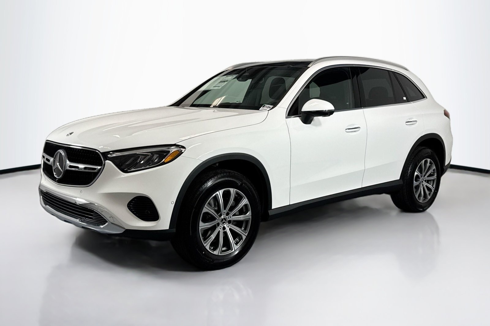New 2026 Polar White Mercedes-Benz GLC 300 image 1