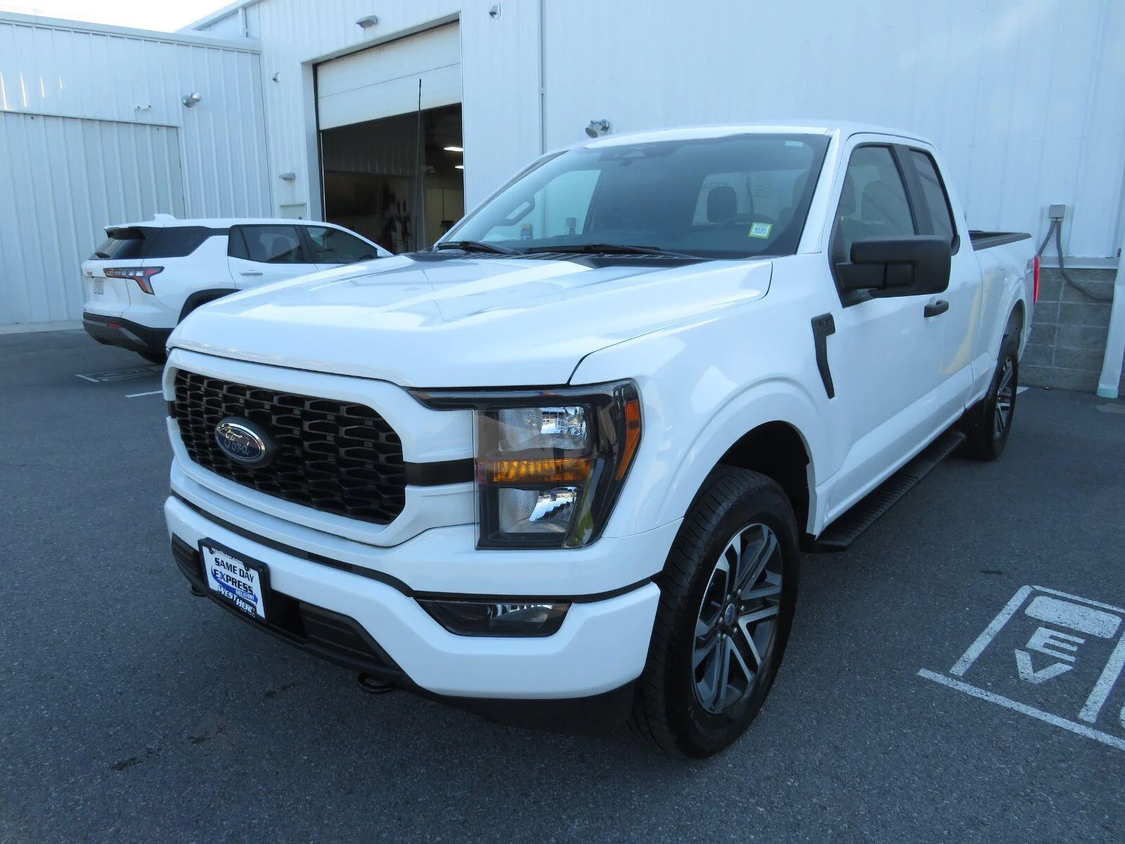 Used 2023  Ford XL image 13
