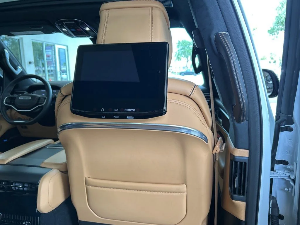 Used 2025 White/off-white Jeep Series III image 40