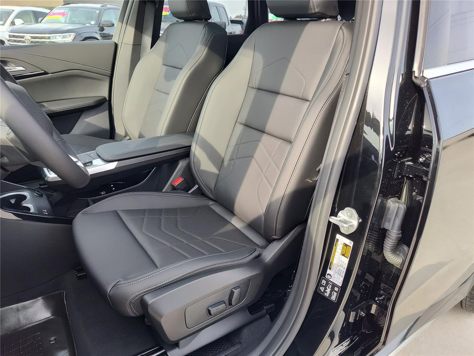 New 2026 Black Sapphire Metallic BMW xDrive28i image 7
