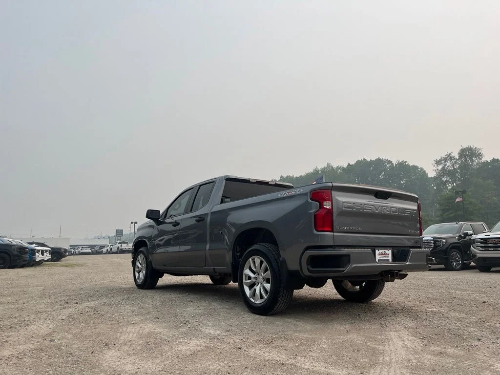 Used 2021 Steel Metallic Chevrolet Custom image 10