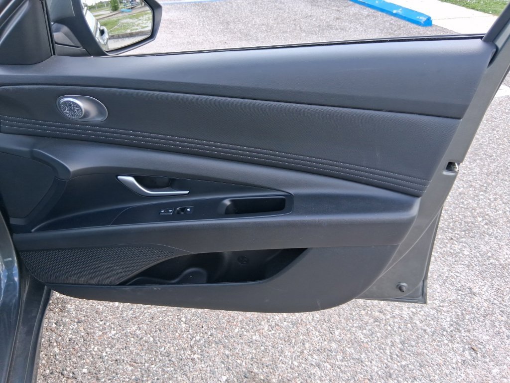 2025 Hyundai Elantra SEL - Photo 16