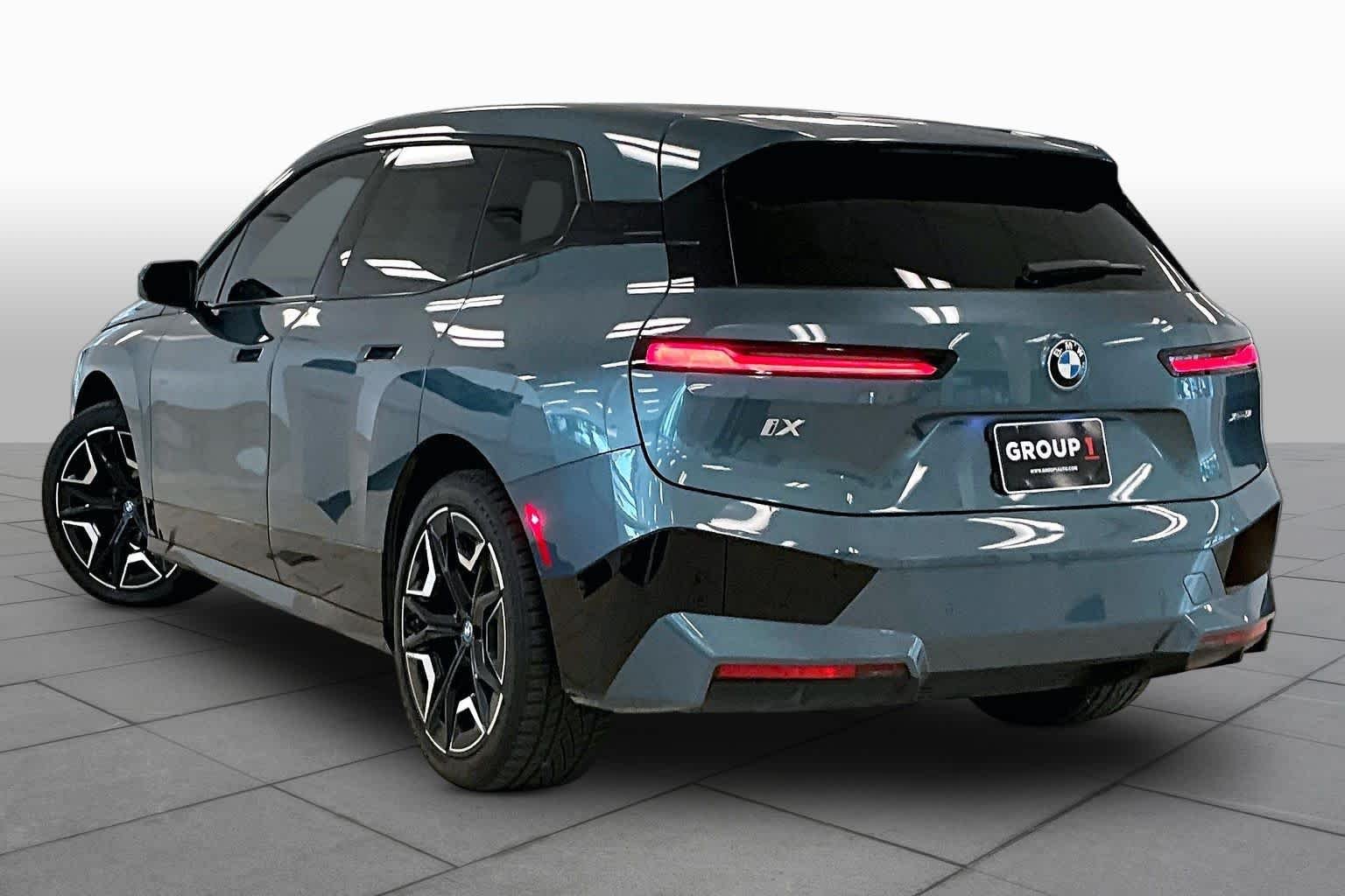 Used 2024 Blue Ridge Mountain Metallic BMW xDrive50 image 11