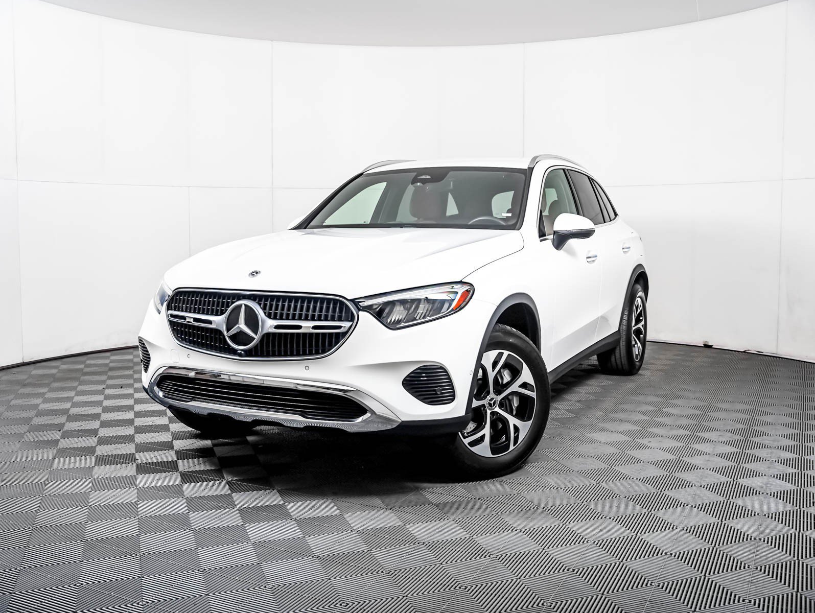 2025 Mercedes-Benz GLC GLC 350e 4MATIC's photo