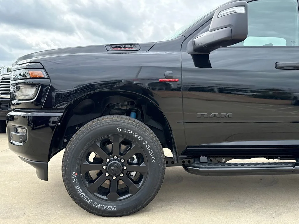 New 2026 Diamond Black Crystal Pearl-Coat Exterior Paint RAM Big Horn image 5