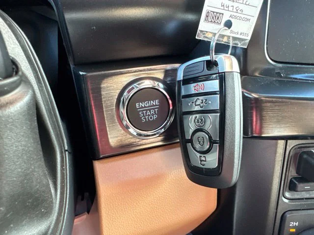 New 2027 Oxford White Ford Lariat image 55