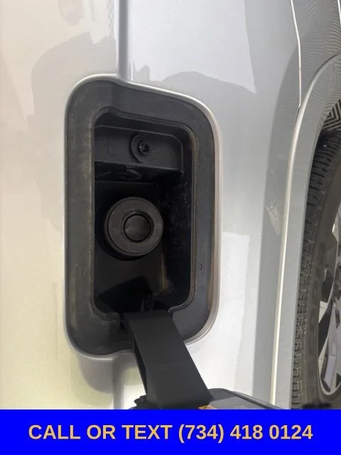 Used 2023 Silver Jeep Overland image 57