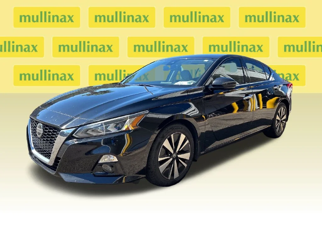 Used 2020 Black Nissan 2.5 SL image 4