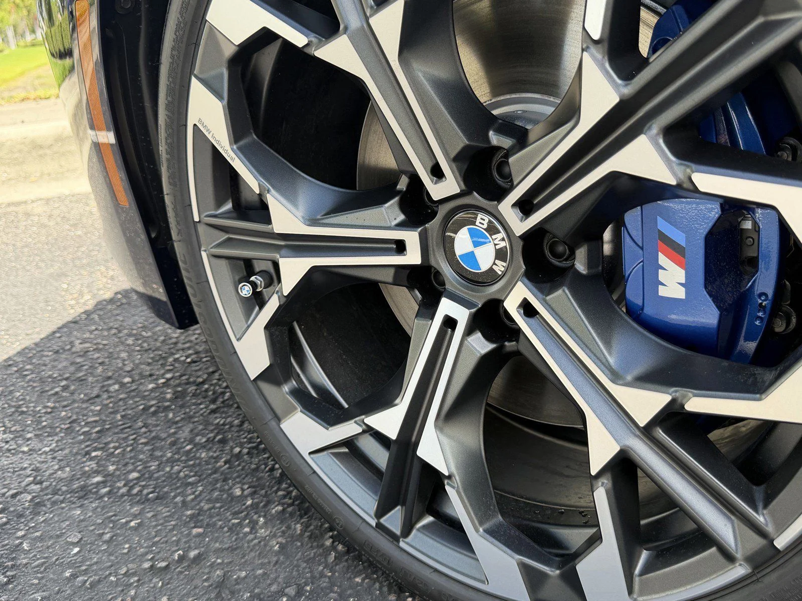 New 2026 Tanzanite Blue II Metallic BMW 330i image 9