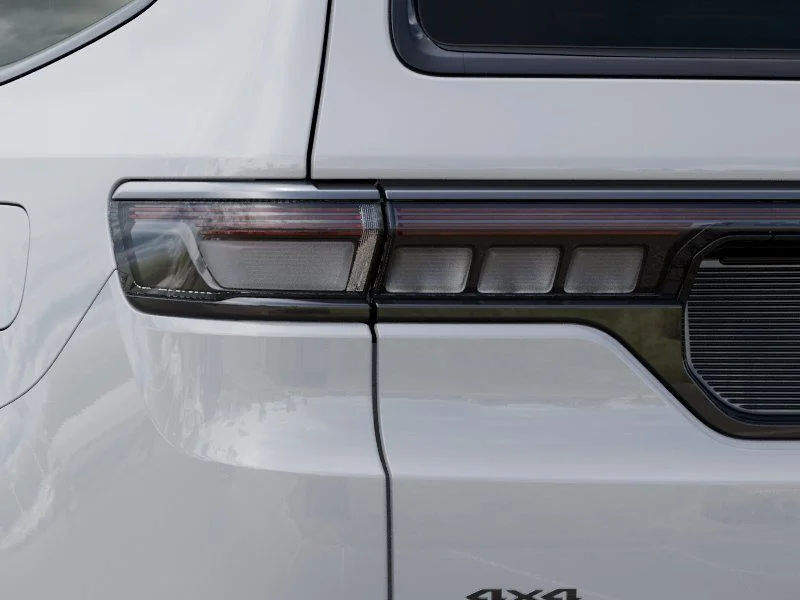 New 2026 Bright White Clear-Coat Exterior Paint Jeep Limited Altitude image 9