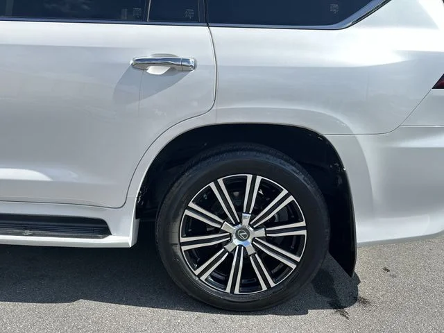 Used 2021 White Lexus 570 image 10