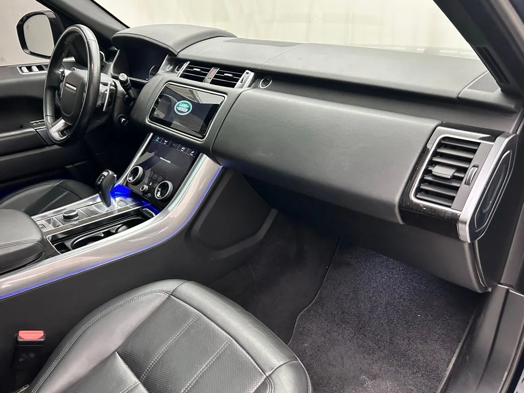Used 2020 Blue Land Rover HSE Dynamic image 18