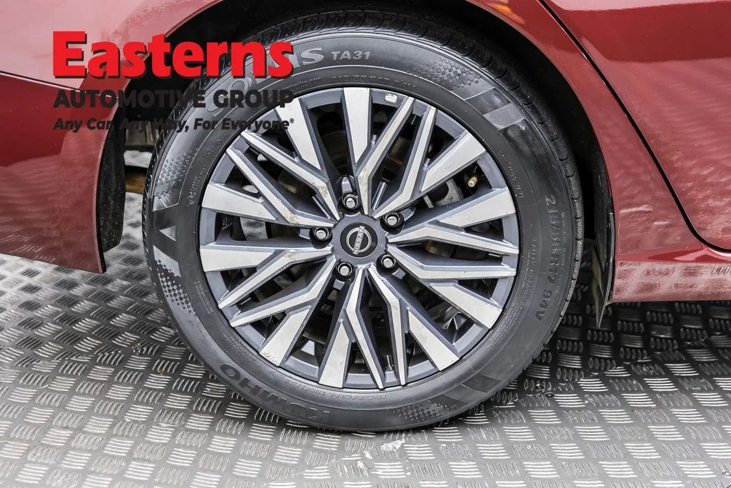 Used 2025 Red Nissan 2.5 SV image 27