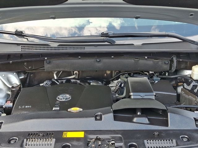Used 2017 Silver Toyota XLE image 29