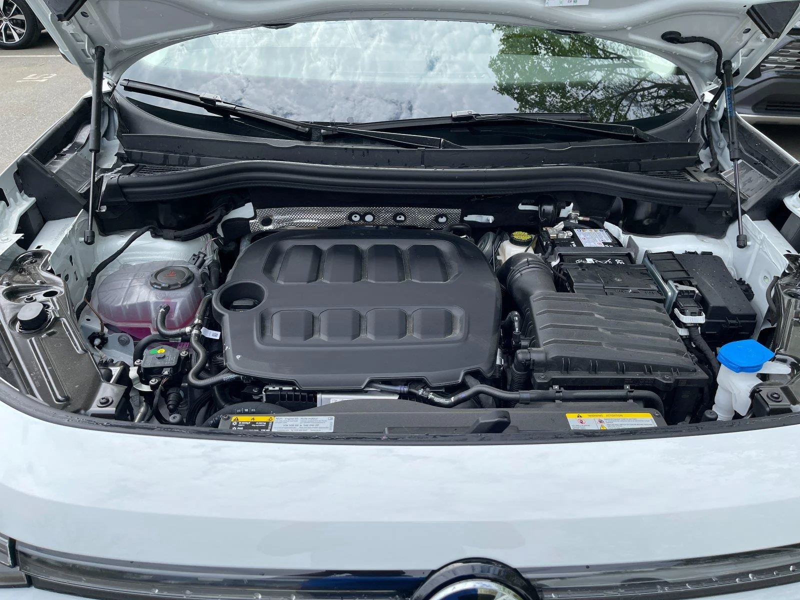New 2026 pure white Volkswagen S image 9