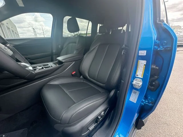New 2026 Hydro Blue Pearl-Coat Exterior Paint Jeep Limited image 13