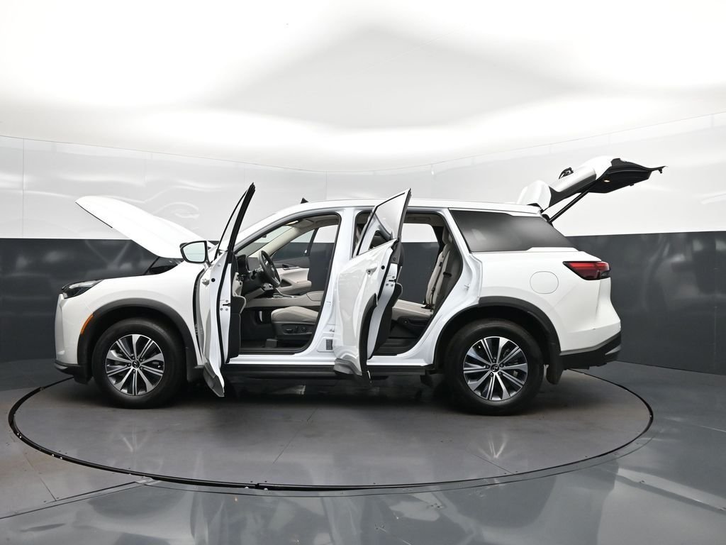Certified Used 2026 White INFINITI PURE image 47
