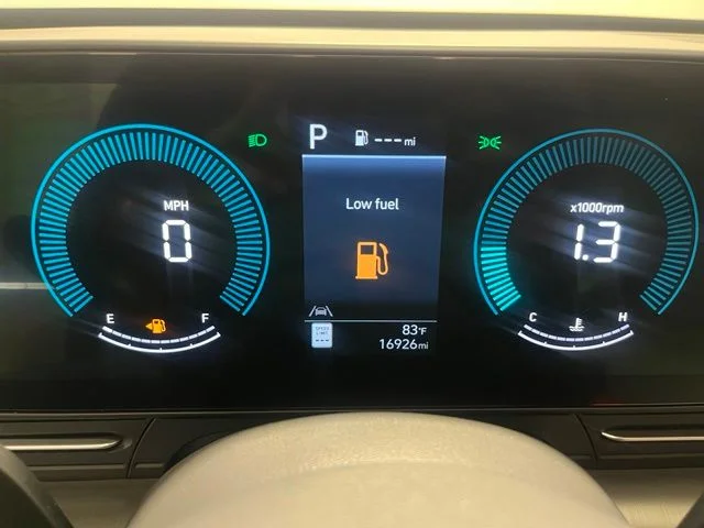 Used 2025 Black Hyundai SEL image 12