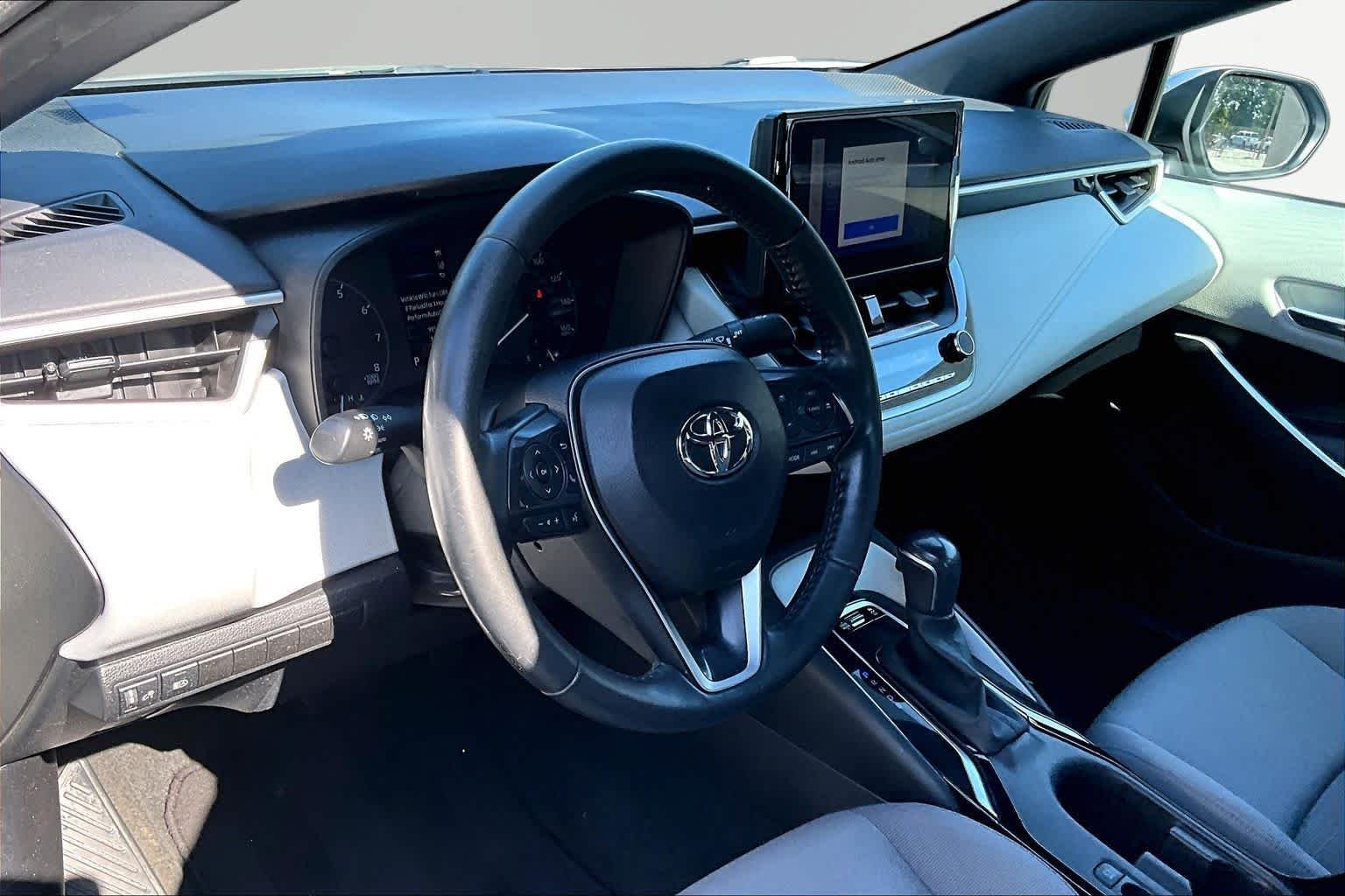 Used 2025 Classic Silver Metallic Toyota SE image 18