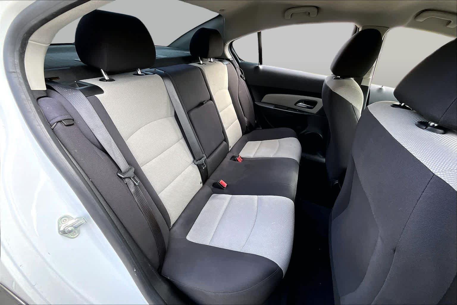 Used 2014 Summit White Chevrolet LS image 17