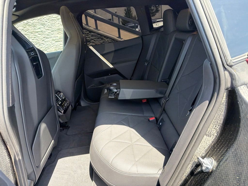 Used 2023 Red BMW xDrive50 image 13